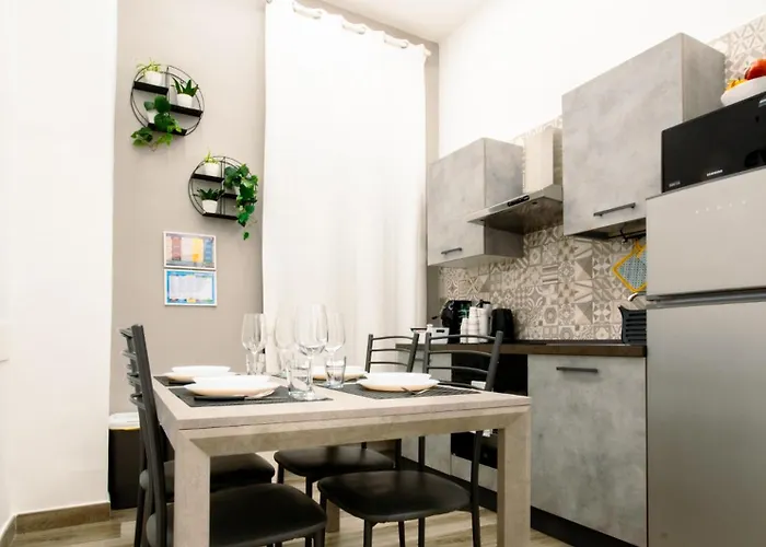 Casa Cosmedin * نابولي